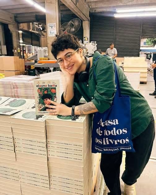 Elayne Baeta, autora best-seller de ‘O amor não é óbvio’, chega em Fortaleza para turnê de novo livro