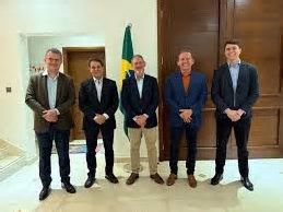 Fortaleza busca parcerias com Emirados Árabes em infraestrutura e energia renovável