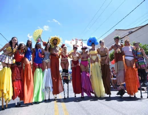 Carnaval BH: bloco Estagiários Brass Band homenageia a capital mineira