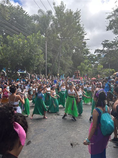 'Beijaço', Fat Family e diversidade: veja como foi o domingo de Carnaval em Belo Horizonte