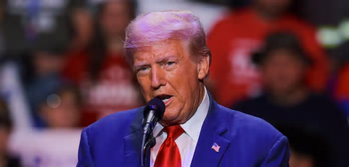 Justiça emite decisão contra ordens de Trump sobre saúde de jovens transgêneros