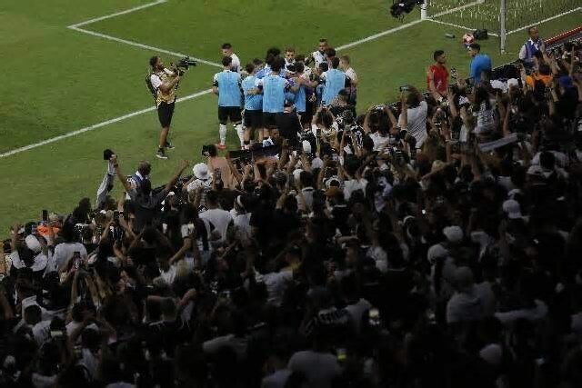 Corinthians abre disputa por vaga na fase de grupos da Libertadores