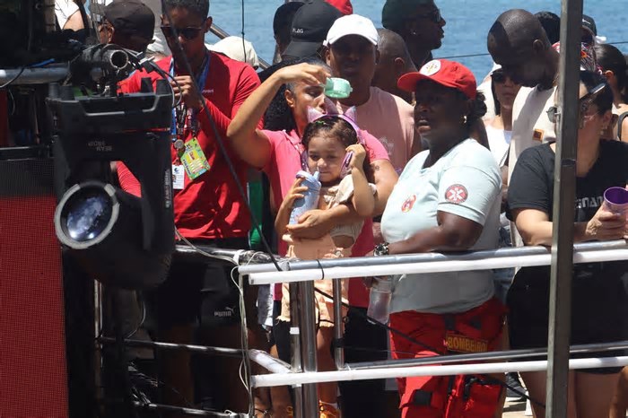 Filha de Leo Santana no trio, pagode 'das antigas' e ritual religioso: veja como foi o Arrastão da Quarta de Cinzas em Salvador