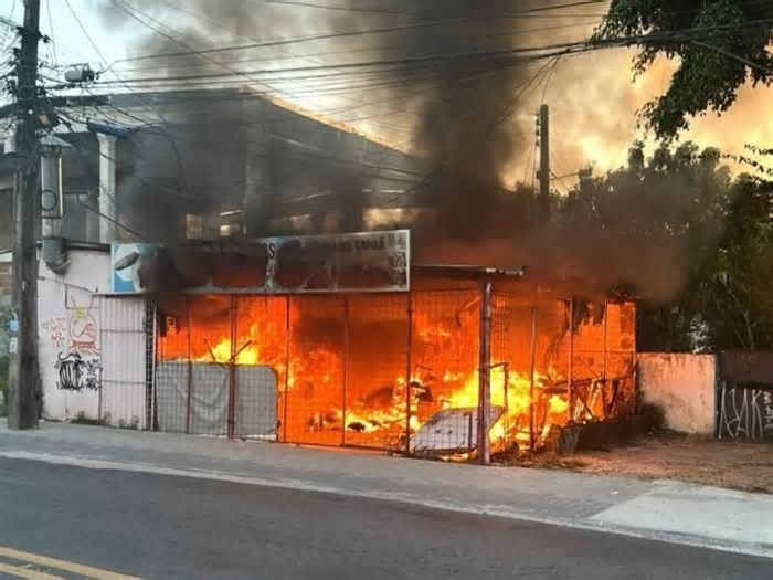 Recife: incêndio atinge estabelecimento na avenida Beberibe e cachorro que estava no local morre