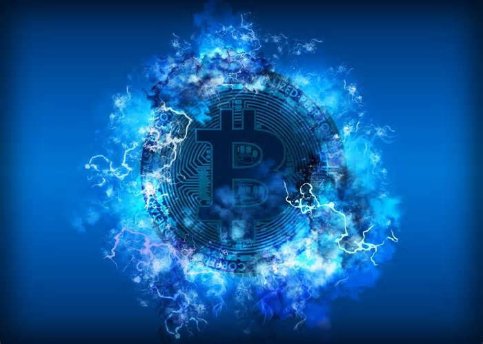 Bitcoin despenca 8% com promessas de Trump incapazes de fazer frente a medo da guerra comercial