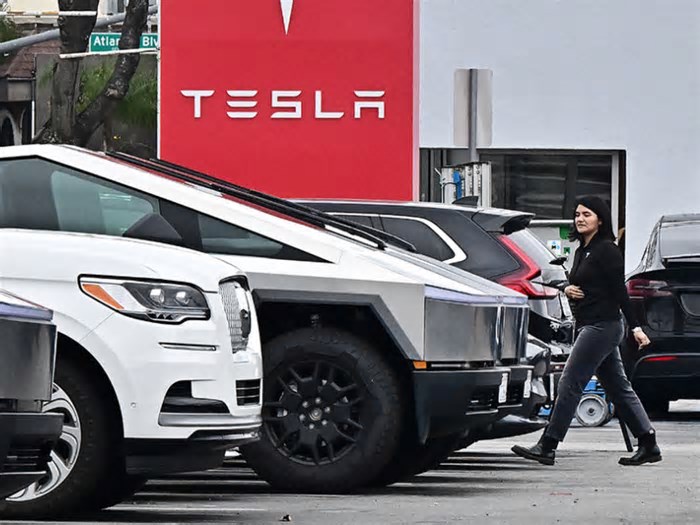 Musk pede a funcionários que não vendam ações da Tesla
