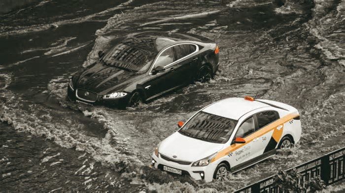 Carro passou por uma enchente? Veja o que revisar no veículo para evitar problemas