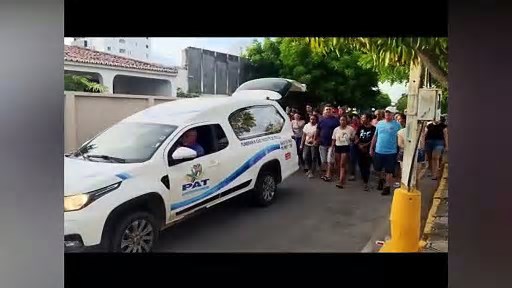 Com muita dor e indignação, corpos de tia e sobrinha assassinadas em Cajazeiras são sepultados
