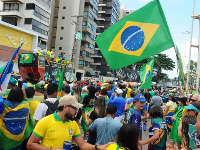 Manifestação bolsonarista no Recife pede anistia para condenados do 8 de janeiro