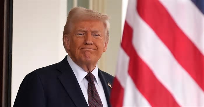 Trump assina ordem executiva e inglês se torna a língua oficial dos EUA