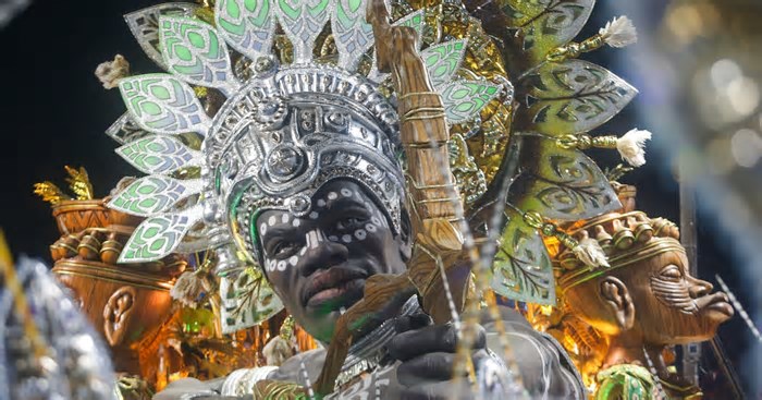 Carnaval do RJ: 2º dia de apresentações tem homenagem a Orixás, ‘Corpo Fechado’ e Trem Fantasma