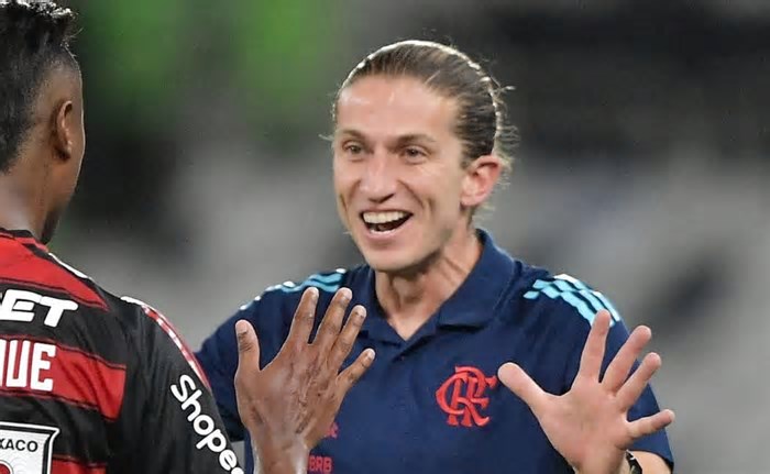 Filipe Luís diz que Flamengo está no mercado e confirma reforço de peso: “Contamos com ele”
