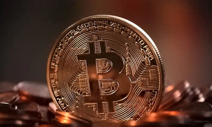 Bitcoin, Ethereum e Solana em queda: até onde o preço das criptomoedas pode cair?