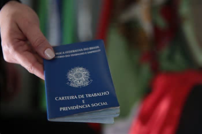 Mais de 30 mil vagas: indústria lidera geração de emprego em SC; veja quais setores se destacam