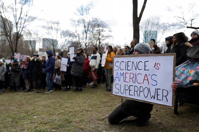 Cientistas protestam nos EUA contra os cortes de Trump