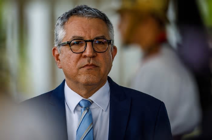 Padilha mantém Ana Estela Haddad e nomeia Adriano Massuda número 2 na Saúde