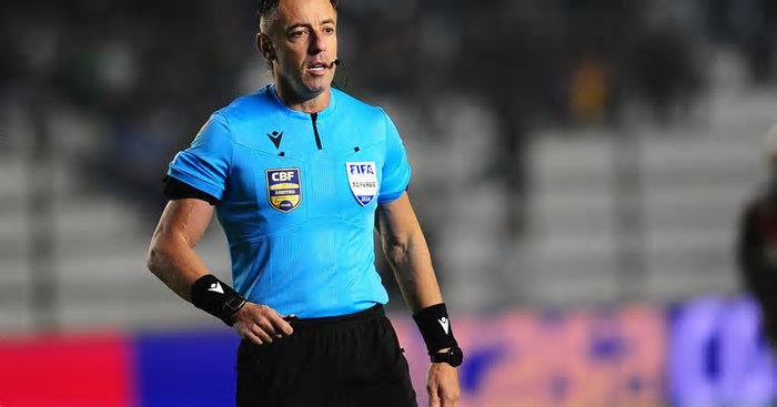 Raphael Claus apita jogo do Caxias contra o Fluminense pela Copa do Brasil 2025
