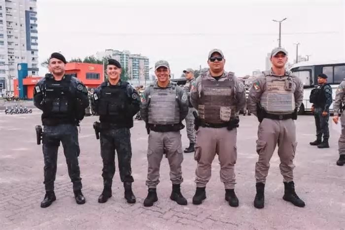 PMs que resgataram menina de 9 anos em Tramandaí são homenageados