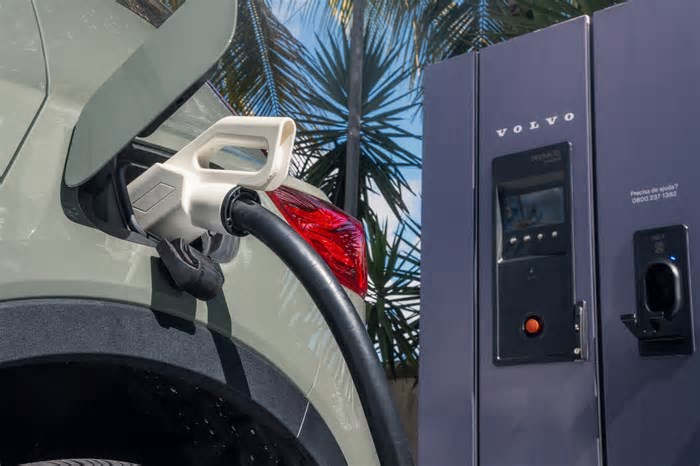 Os custos ocultos da infraestrutura dos carros elétricos: o dilema do carregador DC
