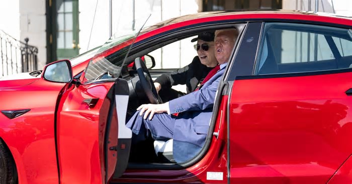 Conservadores se unem para salvar a Tesla. Mas terão muito trabalho pela frente