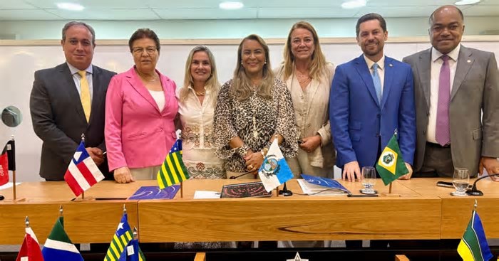 Ivana Bastos assume cargo no colegiado de Presidentes da Unale e lidera comitiva baiana em reunião nacional