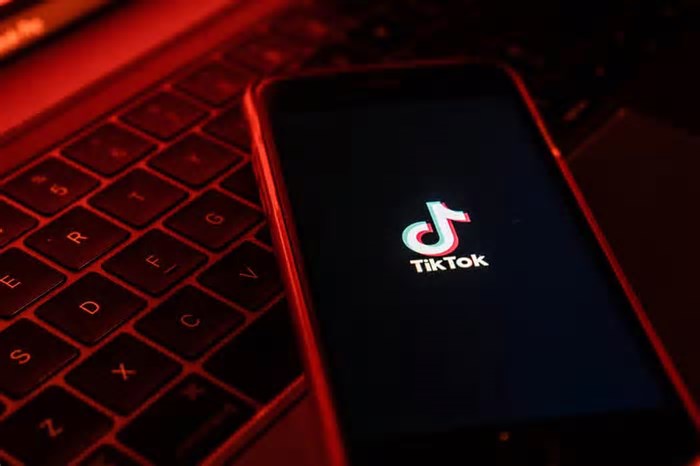 TikTok anuncia toque de recolher às 22h para adolescentes e recursos de bloqueio e limitação