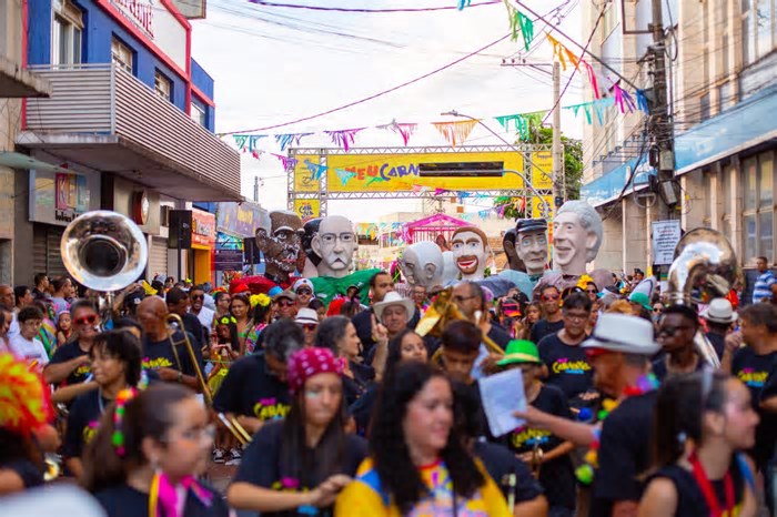 Carnaval 2025: dos distritos ao Centro Histórico, tradição do Carnaval é revivida em Itabirito e conquista foliões
