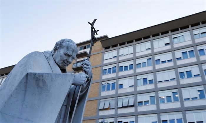 Papa Francisco mostra 'boa resposta' ao tratamento hospitalar