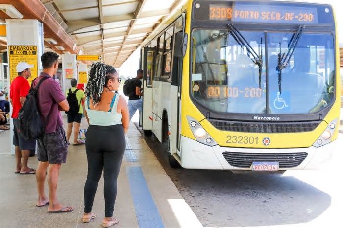 Vai de Graça: passageiros comemoram primeiro domingo de transporte público gratuito após o Carnaval