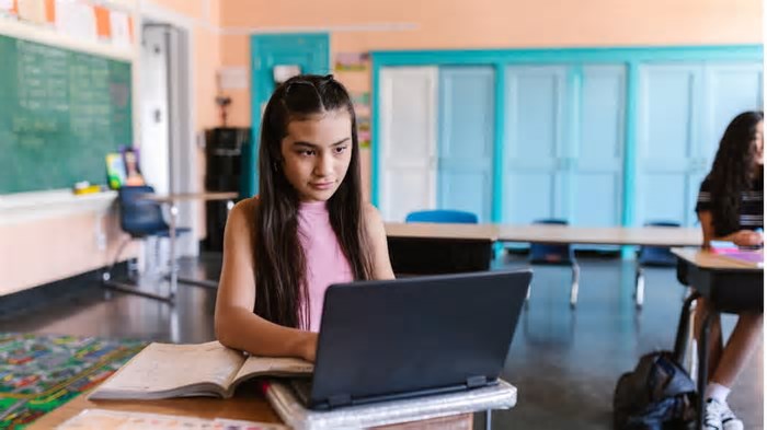 Inteligência artificial já faz parte do currículo das escolas no Brasil