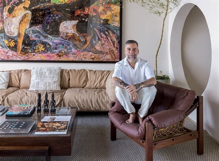 Em Salvador, casa de Pedro Tourinho tem relíquias modernistas e arte regional