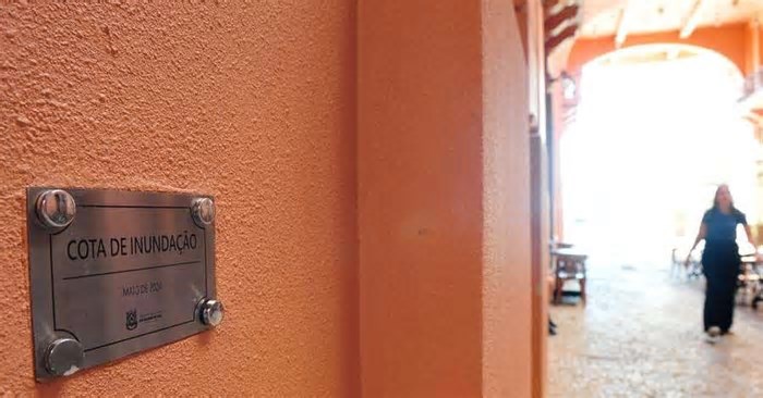 Após dez meses da enchentes, marcas viram símbolos em Porto Alegre