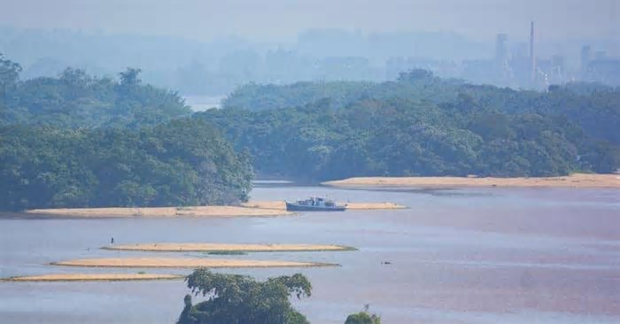 Em Porto Alegre, calor extremo aumenta tamanho e volume de bancos de areia na região do Arquipélago