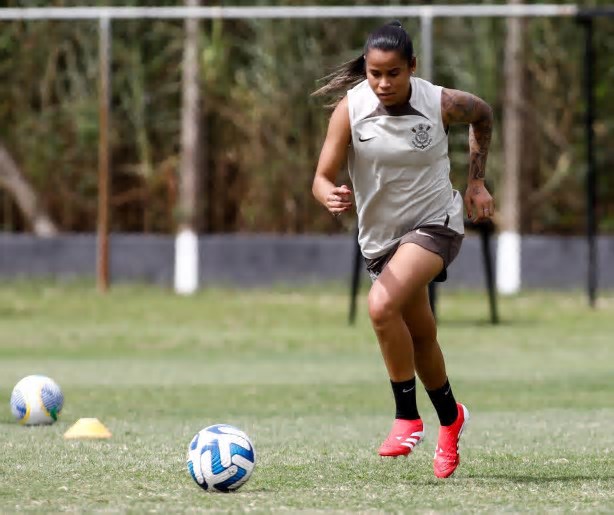 Meia do Corinthians opina sobre Copa do Brasil e Mundial no novo calendário do futebol feminino