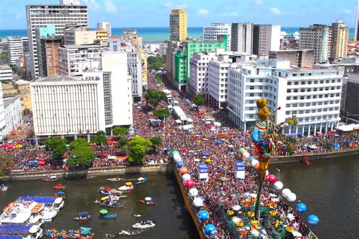 Carnaval do Recife bate recorde de público com 3,5 milhões de foliões, diz prefeitura