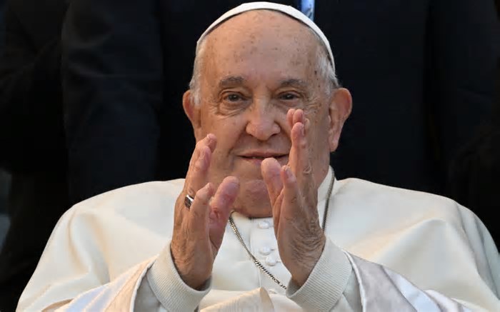 Papa está estável, sem novos episódios de broncoespasmo, diz Vaticano