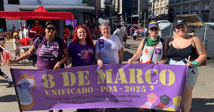 Dia Internacional da Mulher tem ato no Centro Histórico de Porto Alegre