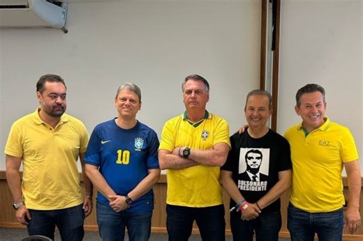 Bolsonaro reúne apoiadores no RJ para pedir anistia aos presos de 8 de janeiro