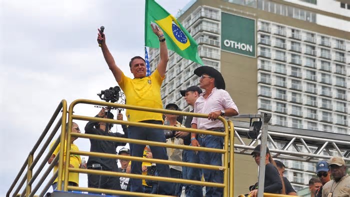 Ato de Bolsonaro no Rio de Janeiro reúne 18,3 mil pessoas, menos de 2% do público previsto