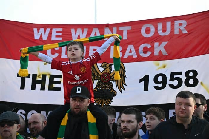 Derretimento de um gigante: mesmo com receitas recordes, Manchester United empilha insucessos