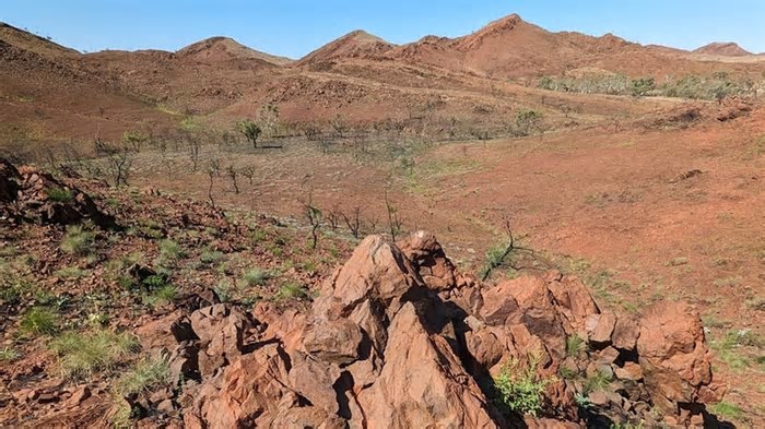 Cratera de meteoro mais antiga do mundo é encontrada no meio do deserto