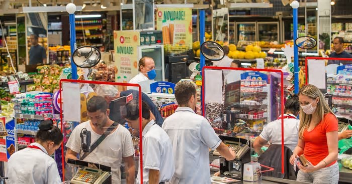 Falta de mão de obra atrasa inaugurações de supermercados, diz presidente da associação do setor