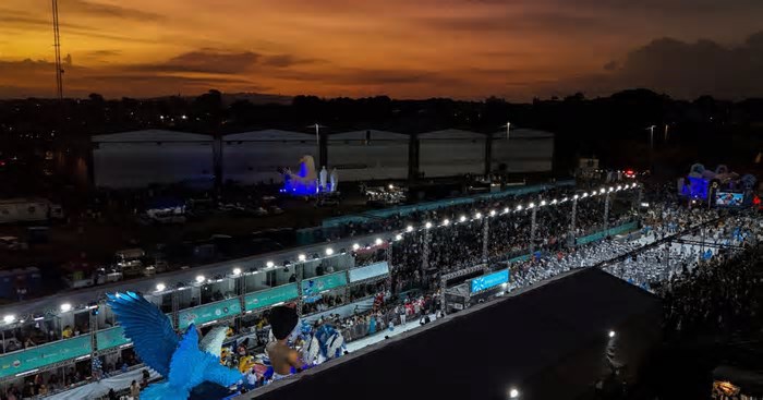 Apuração decide a campeã do Carnaval de Porto Alegre 2025; siga ao vivo
