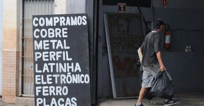 Prefeitura de Porto Alegre estudará possibilidade de proibir compra e venda de sucatas no Quarto Distrito