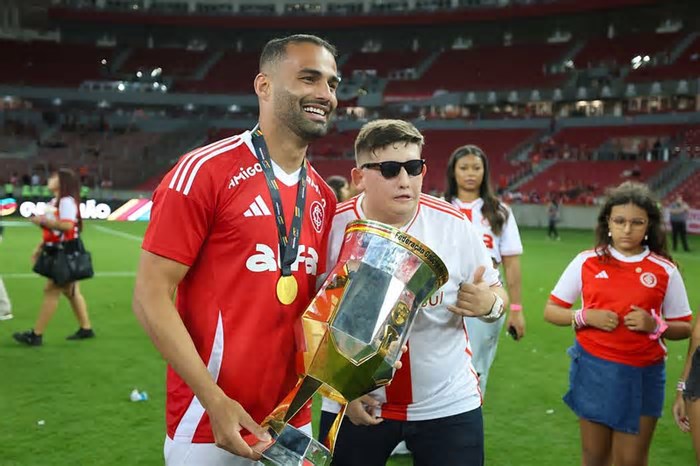 Thiago Maia revela negociação com o Santos e segurança no Inter após título