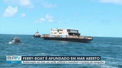 Ferry fora de operação é afundado na Baía de Todos-os-Santos para turismo subaquático