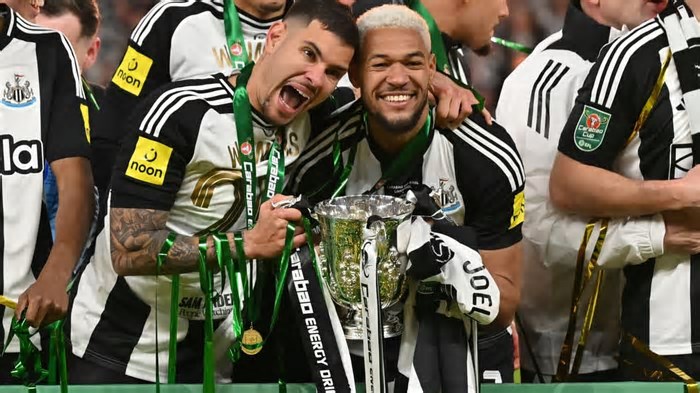 Dupla da Seleção comemora título inédito do Newcastle após vexame contra Argentina