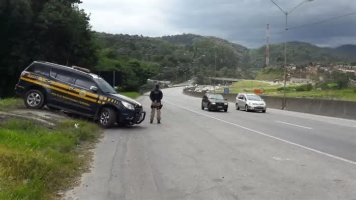 Além de radar, PRF usa câmeras de rodovias para multar falta de cinto e uso de celular