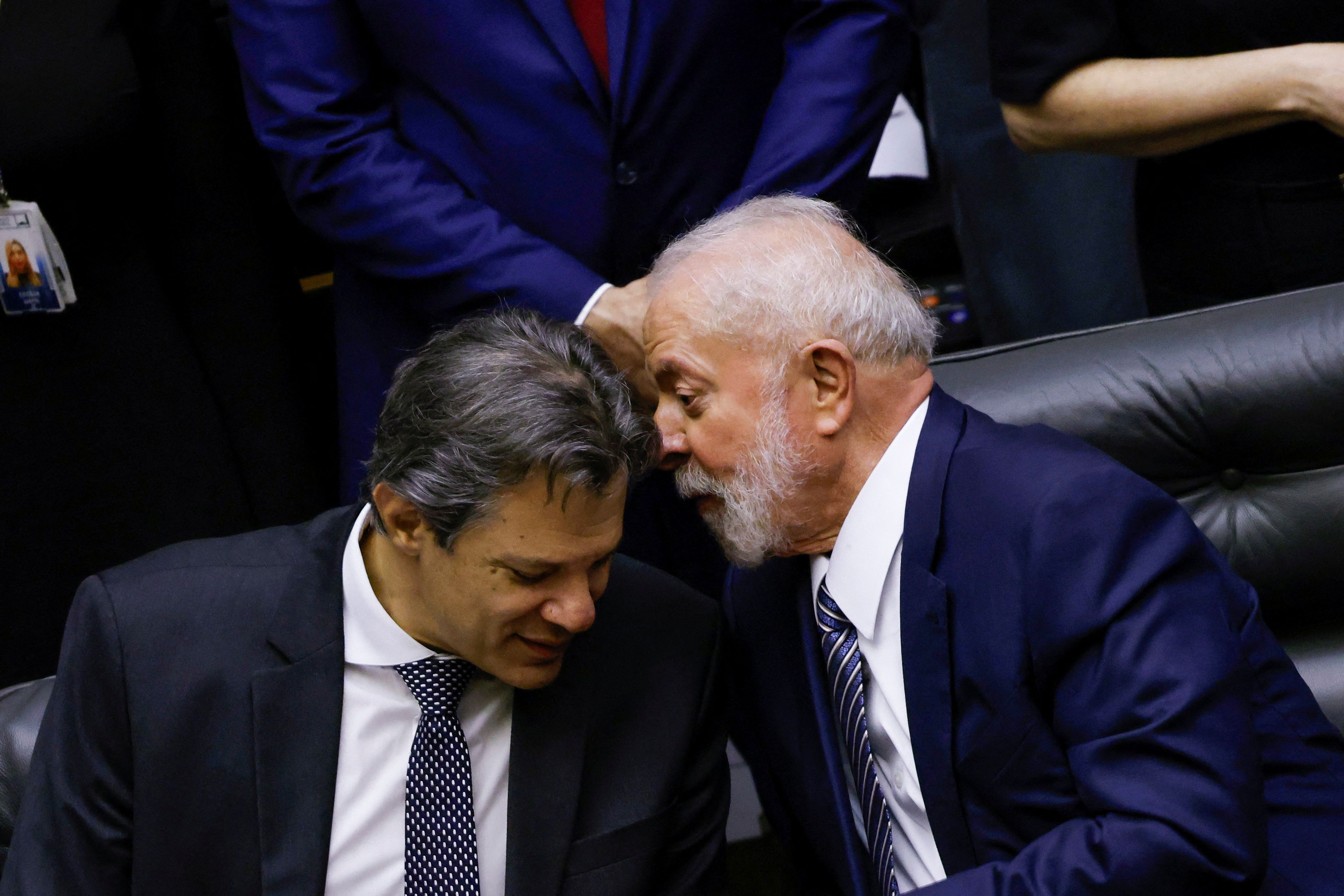 No anúncio do consignado privado, Lula afaga Haddad