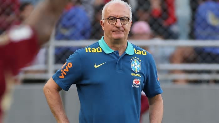 Quem sai com Dorival Júnior da seleção e quem fica após demissão do técnico